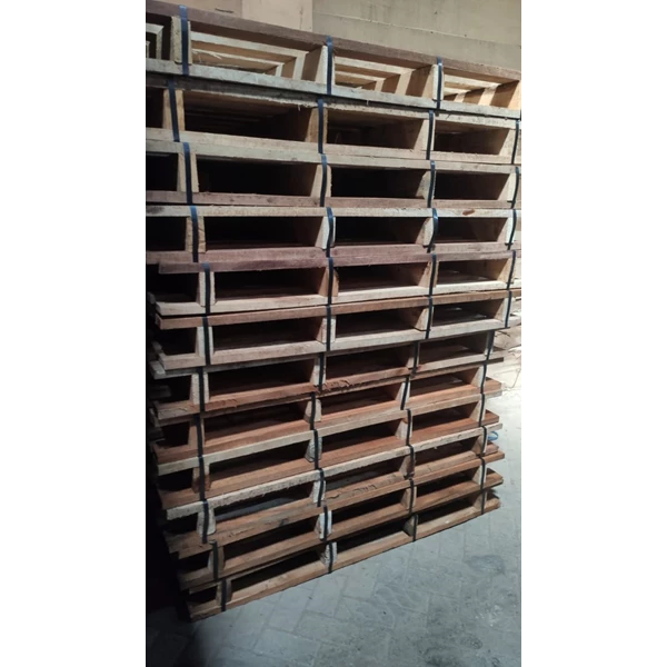 hard pallet with striping plate
